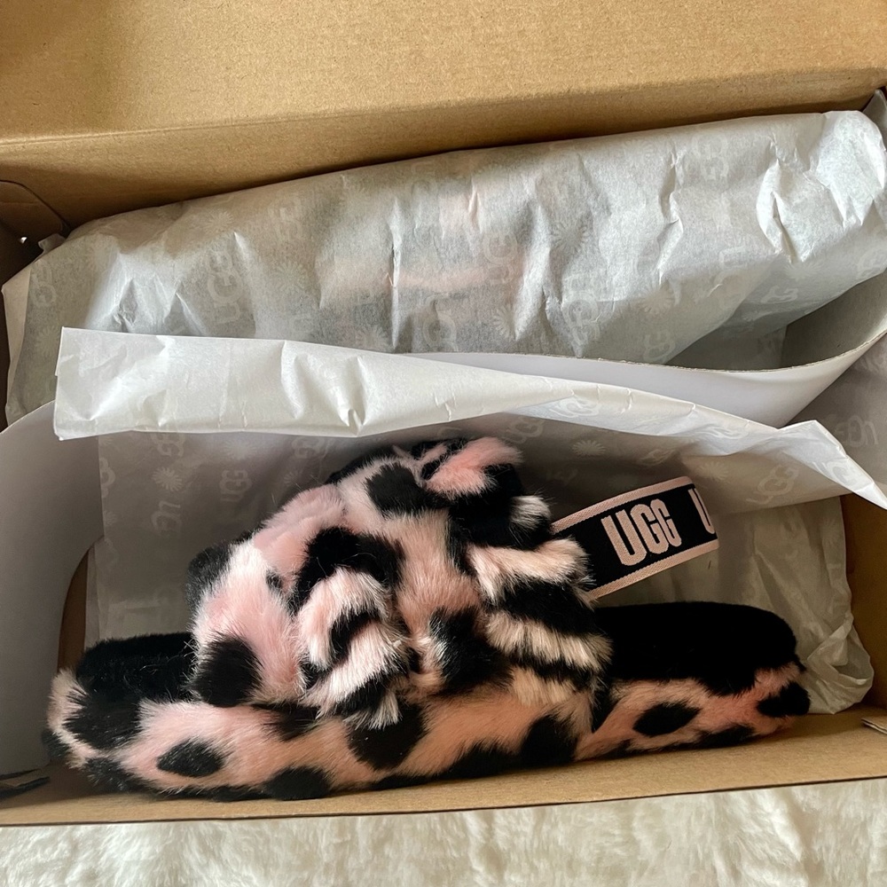 Ugg Girls Pink Scallop Leopard Sheepskin Fluff Yeah Slippers Size 2